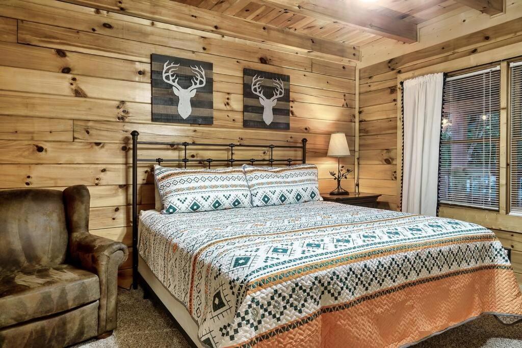 Cabin With New Hot Tub, Near Dollywood .2Bd.2Ba.Sleeps6.Bbq Sevierville Luaran gambar