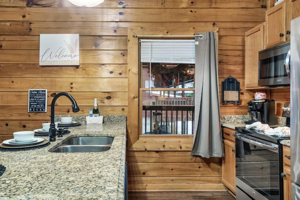 Cabin With New Hot Tub, Near Dollywood .2Bd.2Ba.Sleeps6.Bbq Sevierville Luaran gambar