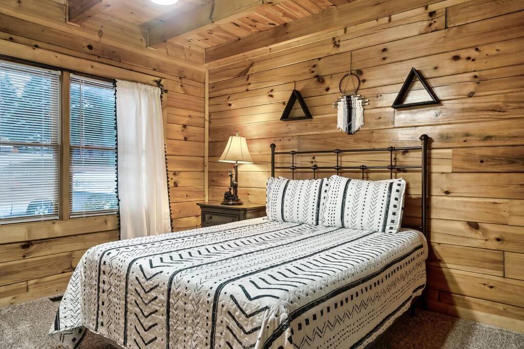 Cabin With New Hot Tub, Near Dollywood .2Bd.2Ba.Sleeps6.Bbq Sevierville Luaran gambar