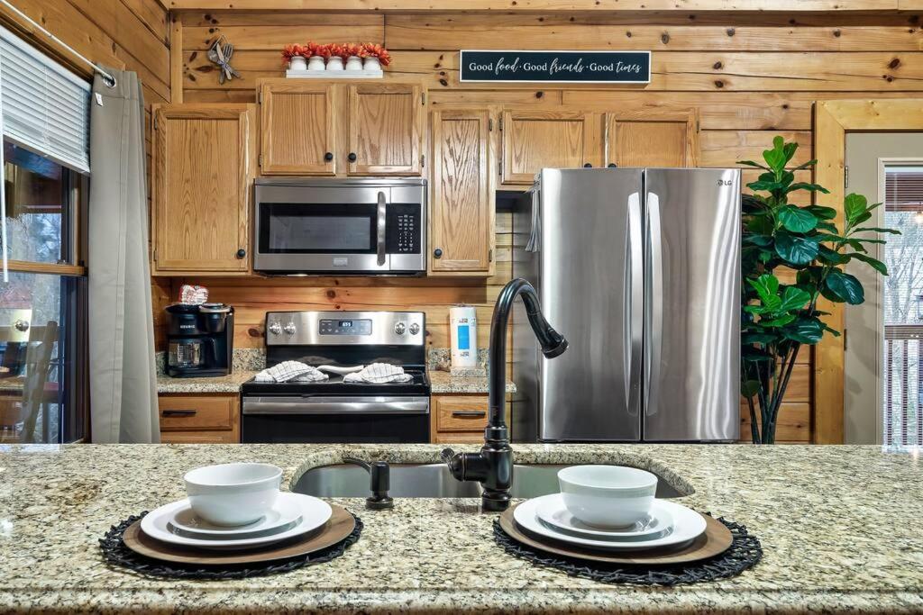 Cabin With New Hot Tub, Near Dollywood .2Bd.2Ba.Sleeps6.Bbq Sevierville Luaran gambar