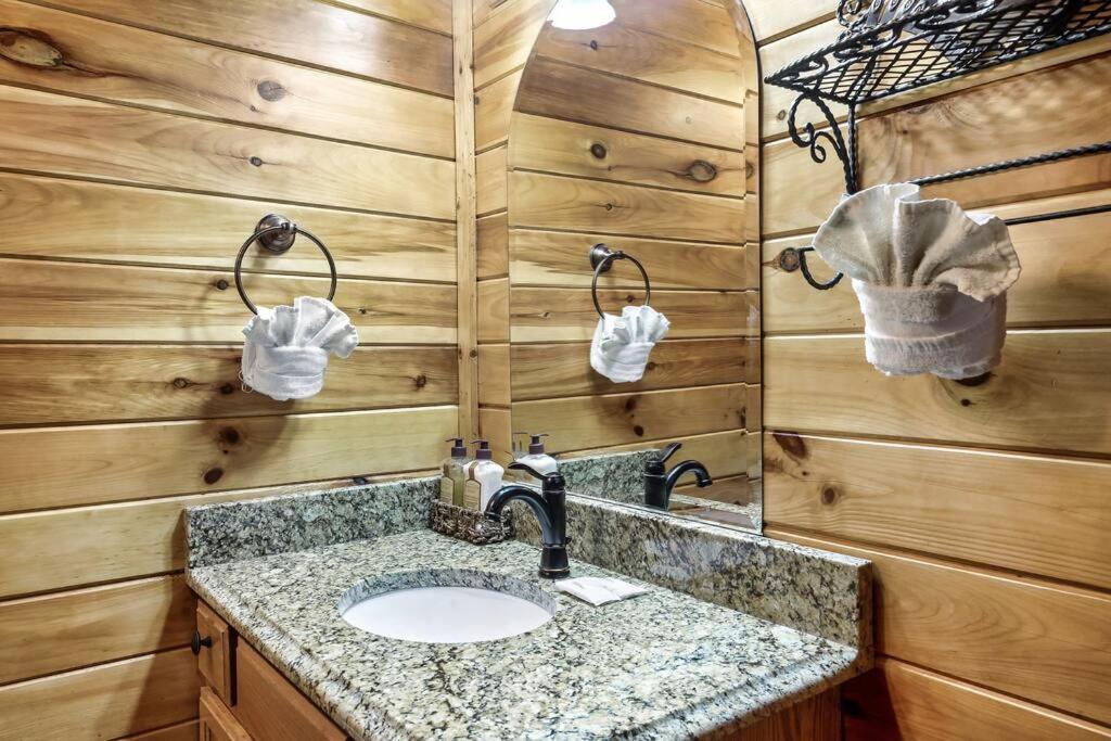 Cabin With New Hot Tub, Near Dollywood .2Bd.2Ba.Sleeps6.Bbq Sevierville Luaran gambar